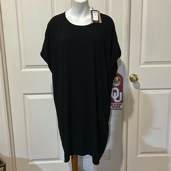 Vero Moda Short cuffed Sleeve Long Top. NWT. Size 22 - Picture 1 of 11